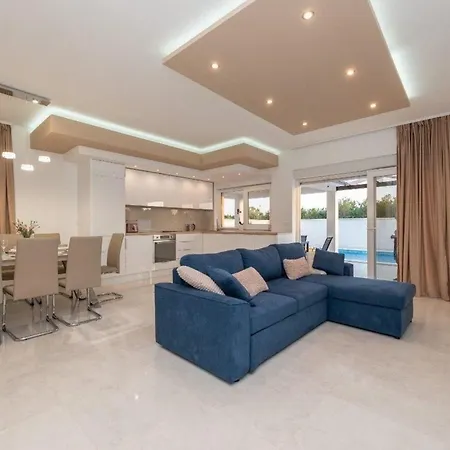 Ferienhaus In Mit Privatem Pool - B58587 * Vir