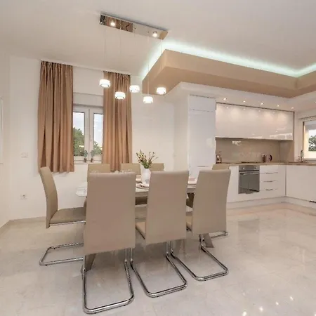 Ferienhaus In Mit Privatem Pool - B58587