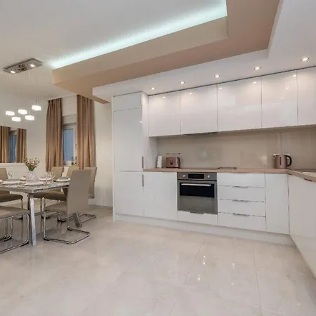 Ferienhaus In Mit Privatem Pool - B58587 Vakantiehuis *
