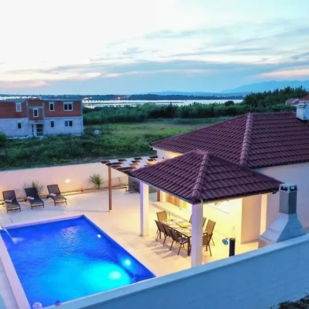 Ferienhaus In Mit Privatem Pool - B58587